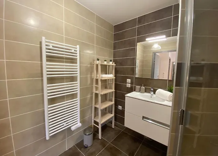 Apartament L'orangeraie - Garage, Balcon, Velos, Proche Lac, Vue Montagne *